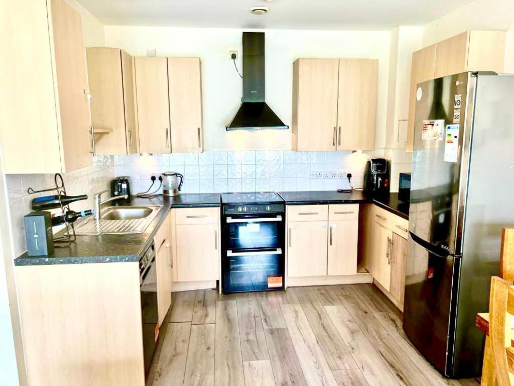 Park Royal Stay- Relax In A Specious Masters With Views In An * London