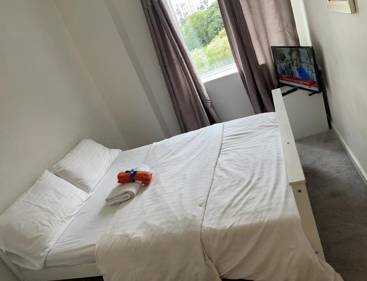 Park Royal Stay- Relax In A Specious Masters With Views In An Casa vacanze